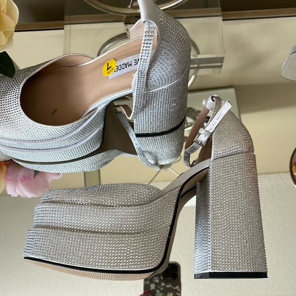 STEVE MADDEN New Charlize Rhinestone Platforms - Picture 4 of 13
